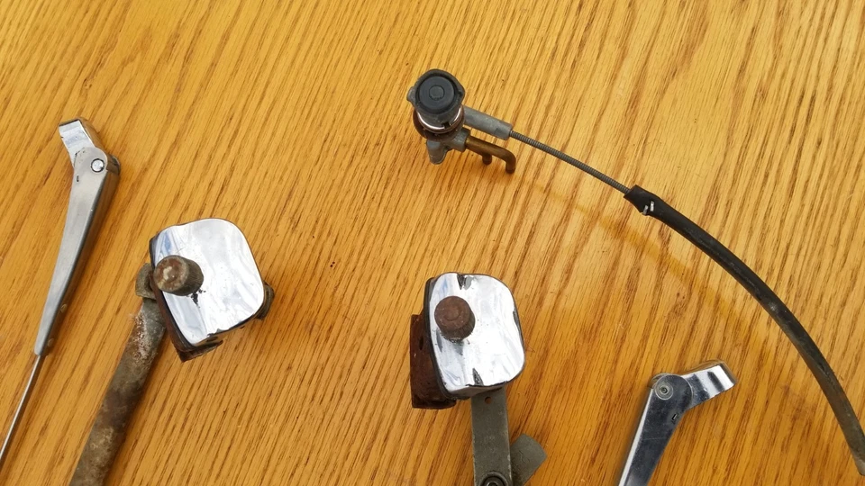 Juego de limpiaparabrisas Chevrolet Chevy 1949-52 sedán cupé Fleetline techo rígido Foto 2 de 4