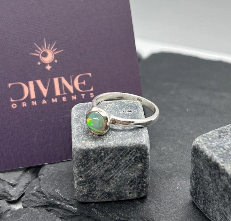 Elegante anillo de piedras preciosas de plata de ley 925 de ópalo etíope - piedra natural - Handm Foto 3 de 3