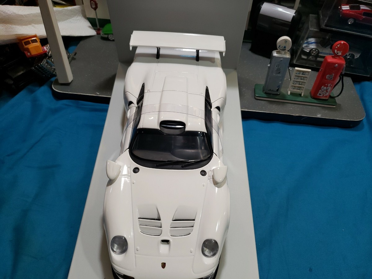 1/18 UT Models Porsche 911 GT1 Street Version in White