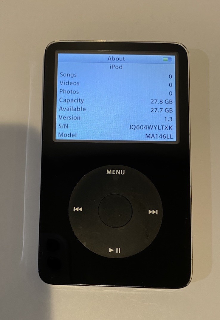 【動作品】Apple iPod 　classic　30Ｇ　ブラック Refurbished Apple iPod Classic 5th Generation (30GB) Black