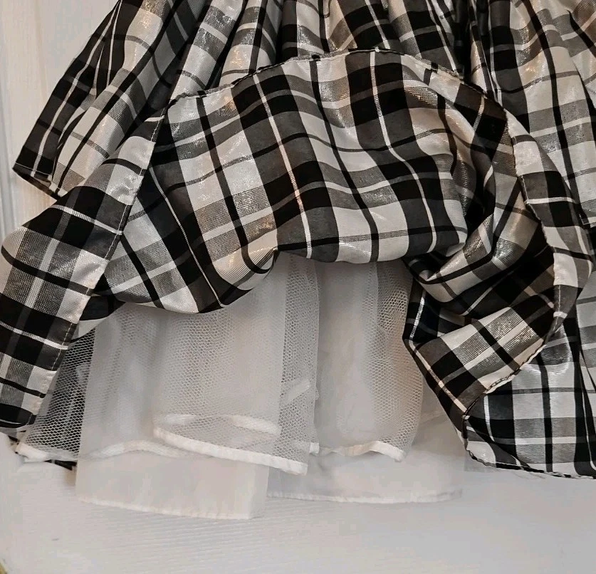 Vestido/cintura imperio blanco y negro con volantes talla 2T para niñas, totalmente forrado, faja y arco Foto 2 de 3