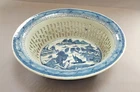 C19TH ANTIQUE CHINESE CANTON BLUE & WHITE RETICULATED PORCELAIN CHESTNUT BASKET