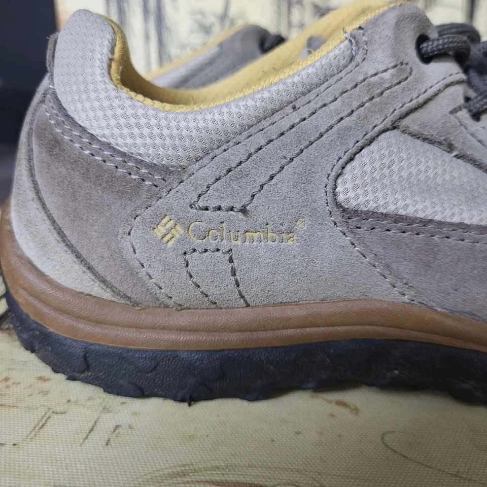 Size 8 Columbia Women's Trail Trekker Hiking  Shoes BL3108-103 Tan/Brown Suede - Image 2 of 4