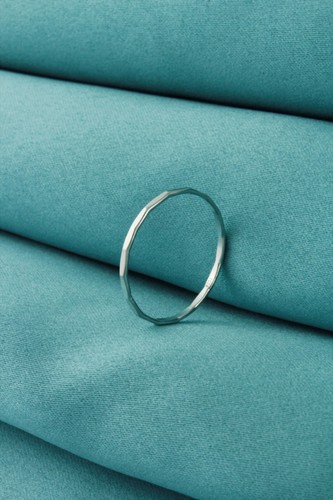 925 Sterling Silver Dainty Hammered Stacking Thin Minimalist Midi Thumb Ring - Picture 2 of 5