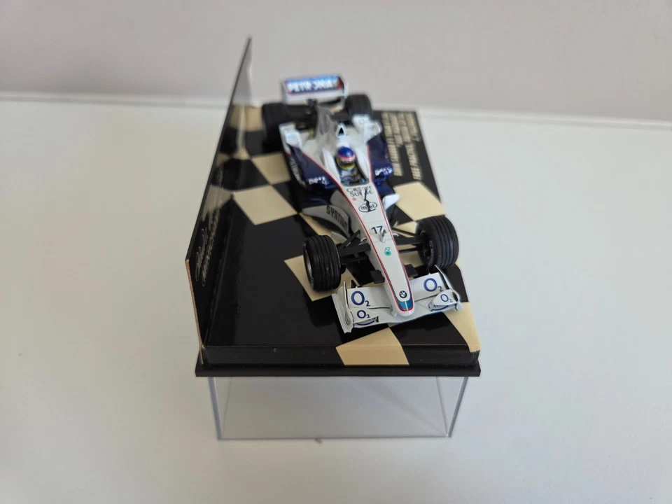 Minichamps 1/43 BMW Sauber F1.06 J. Villeneuve - Just Married, British Gp 2006 - Immagine 2 di 4