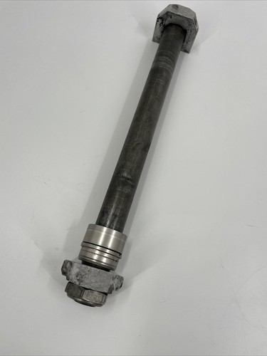 SUZUKI GSXR K5 K6 1000 Rear Spindle , Axle & Spacers #D9 - Picture 11 of 11