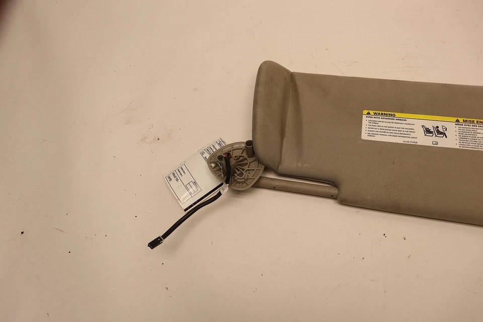 2013-2018 DODGE RAM 3500 FRONT LEFT DRIVER SIDE SUN VISOR CLOTH W/ MIRROR OEM - Image 4 of 4