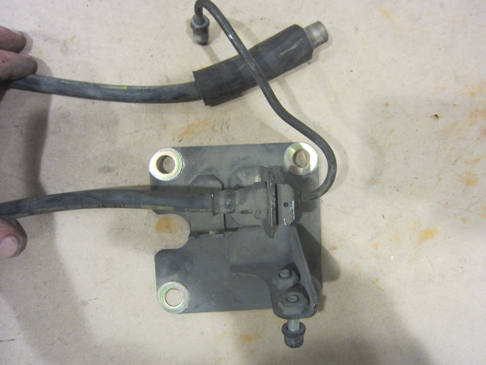 Maserati 4200 - Plate For RH Front Hub Holder - P/N 183585