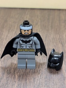 Lego DC Super Heroes Minifigure Batman Dark Gray Suit Spongy Cape 76046 76045!