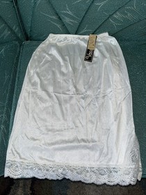 VTG NWT Vassarette White Satin Half Slip Sz SM Small Medium Lace 23&rdquo; Second Skin
