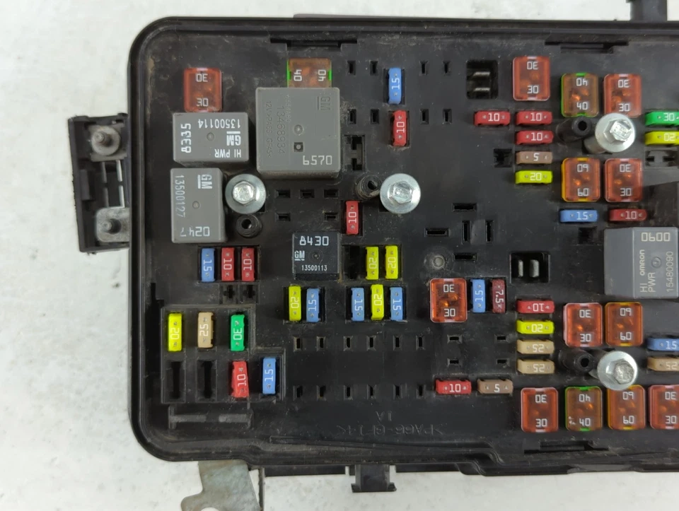 Chevrolet Equinox 2017-2017 caja de fusibles caja de fusibles módulo de relé 84080470 M1VY7 Foto 2 de 4