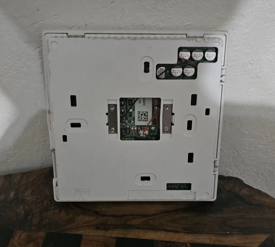 Carrier TP-PRH01-B 3 Heat/2 Cool, 7 Day Programmable Digital Thermostat - Image 4 of 4