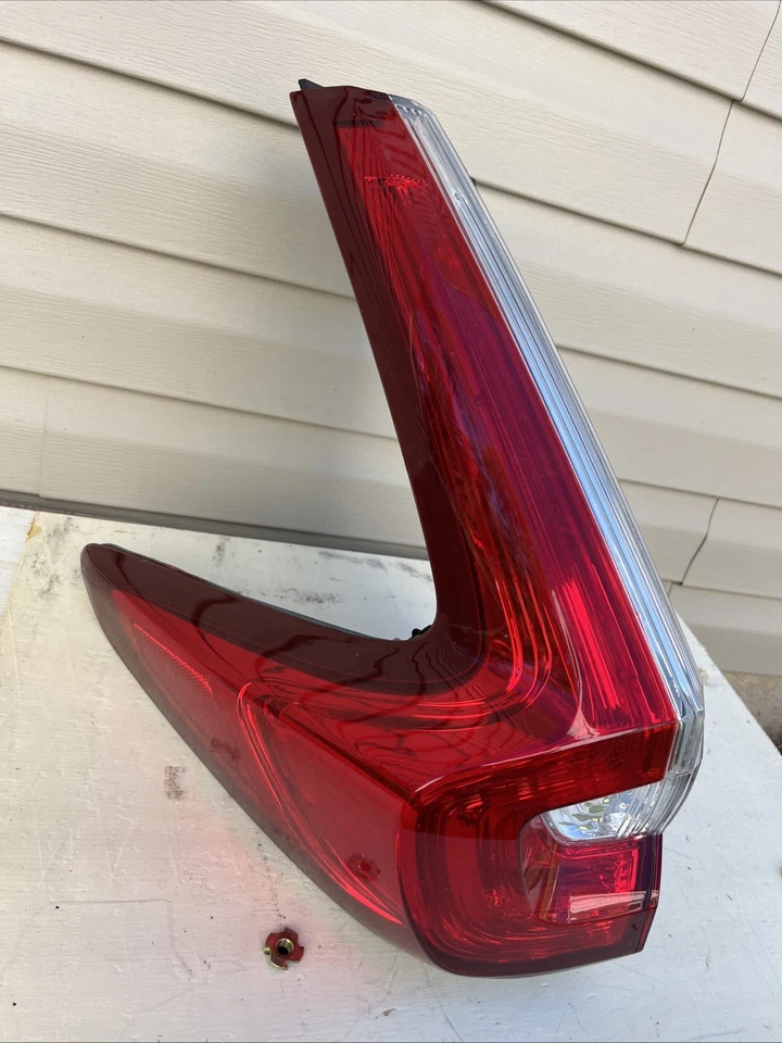 Luz trasera exterior izquierda lado conductor Honda CR-V 2017-2022 Foto 3 de 4