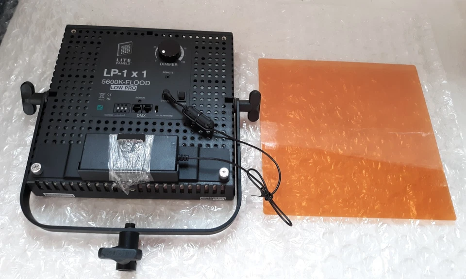 Panel Litepanels LP-1x1 5600k-Flood Low Pro con soporte + CA + filtro naranja *PROBADO* Foto 2 de 4