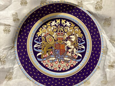 Royal Collection Longest Reigning Monarch Dinner Plate Queen Elizabeth II NIB