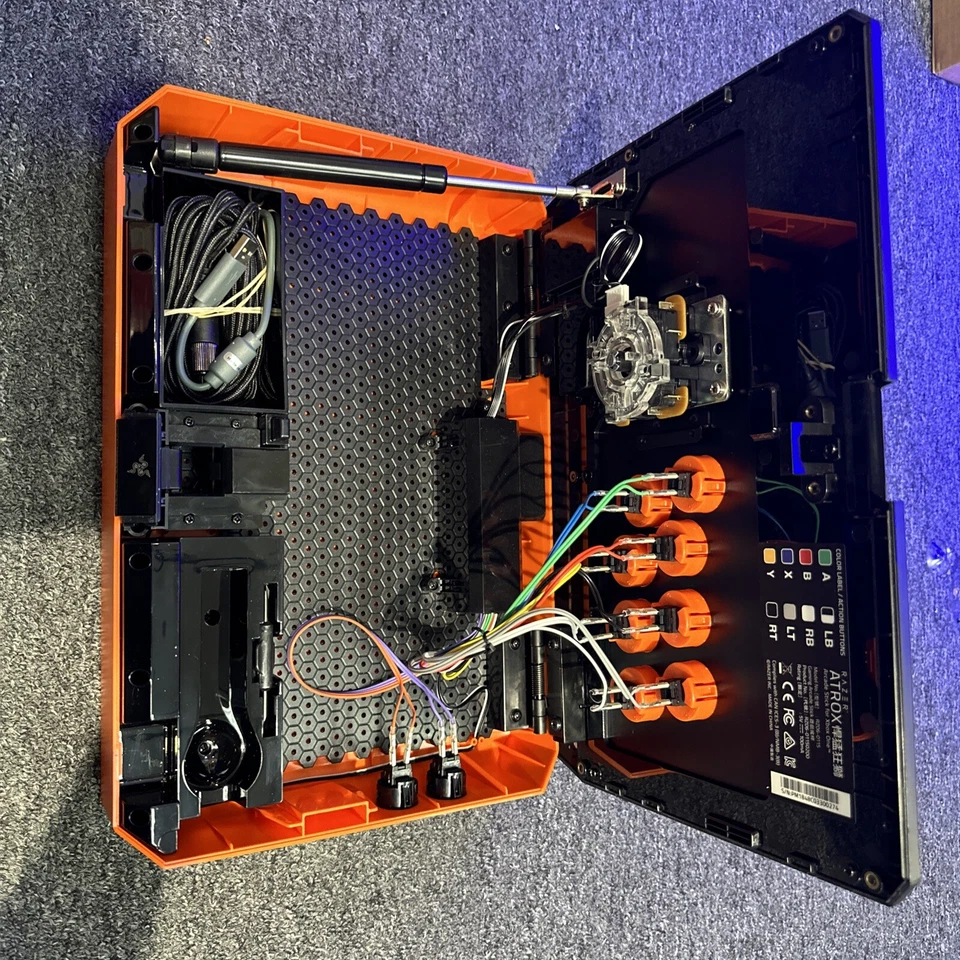 Razer Atrox - Dragon Ball Fighter Z Tournament Arcade Stick para Xbox One - FUNCIONA - Imagem 2 de 4