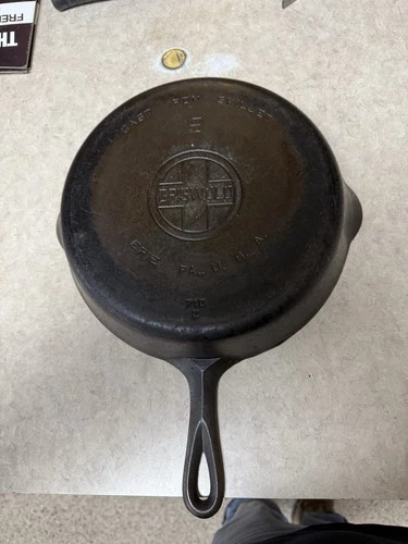Antique Griswold #9 Large Block Logo Cast Iron Skillet 710C Very Nice