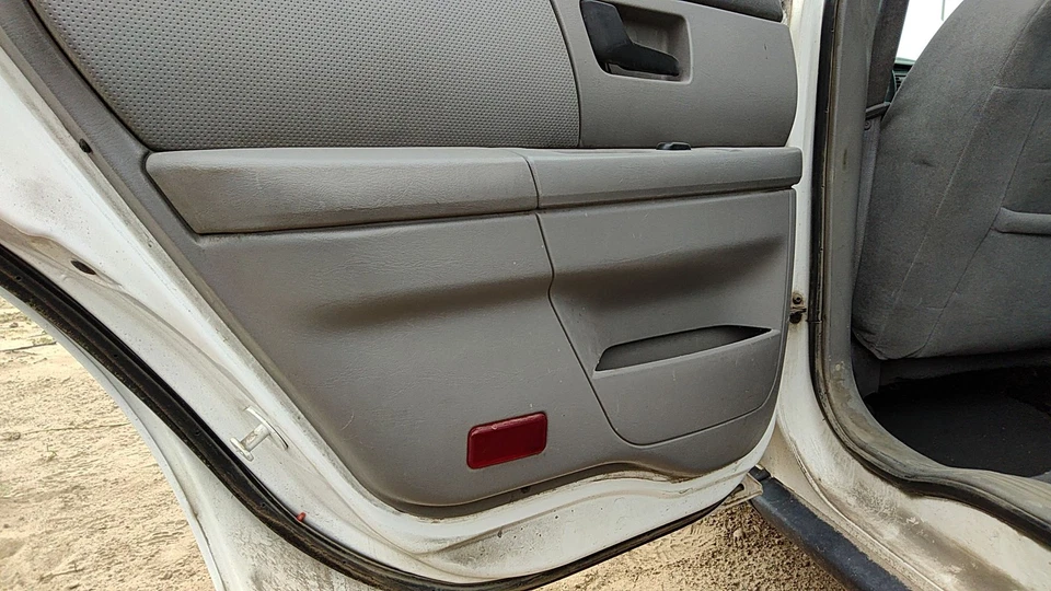 2004 2005 Mercury Sable Driver painel de acabamento da porta traseira esquerda com interruptores traseiros cinza - Imagem 4 de 4