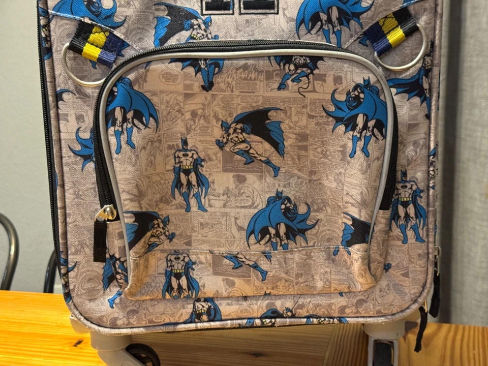 "Maleta de viaje Pottery Barn Kids Batman con ruedas 17"" equipaje - bordada K" Foto 4 de 4