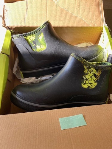 GATOR WADERS Adult Male Camp Boots, Color: 7 Lime, Size: 9 (CAM56M9) open box