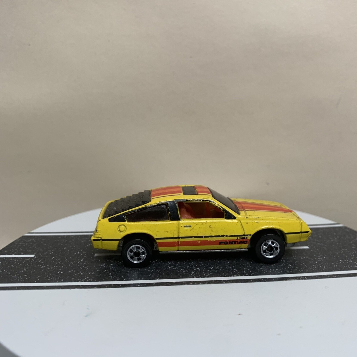 Hot Wheels 1982 Pontiac J2000 2-Door Yellow w/Red/Orange