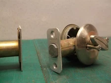 (2) Kwikset deadbolts no leys