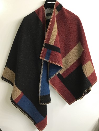 Burberry Plaid Wool /cashmere Cape With Initials 131mm X 128” - 第 1/11 張圖片