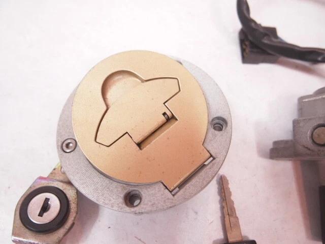 Juego de llaves originales Ducati Monster 900 tapa depósito Foto 2 de 4