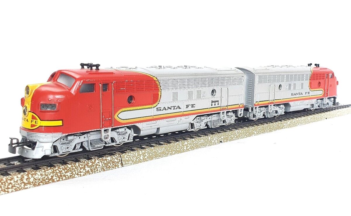 Marklin AC HO USA SANTA FE EMD F7 DIESEL LOCOMOTIVE 3060 + Marklin AC HO USA SANTA FE EMD F7 DIESEL LOCOMOTIVE 3060 +