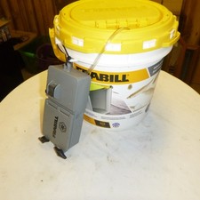 New Frabill Insulated Bait Bucket With Air Pump