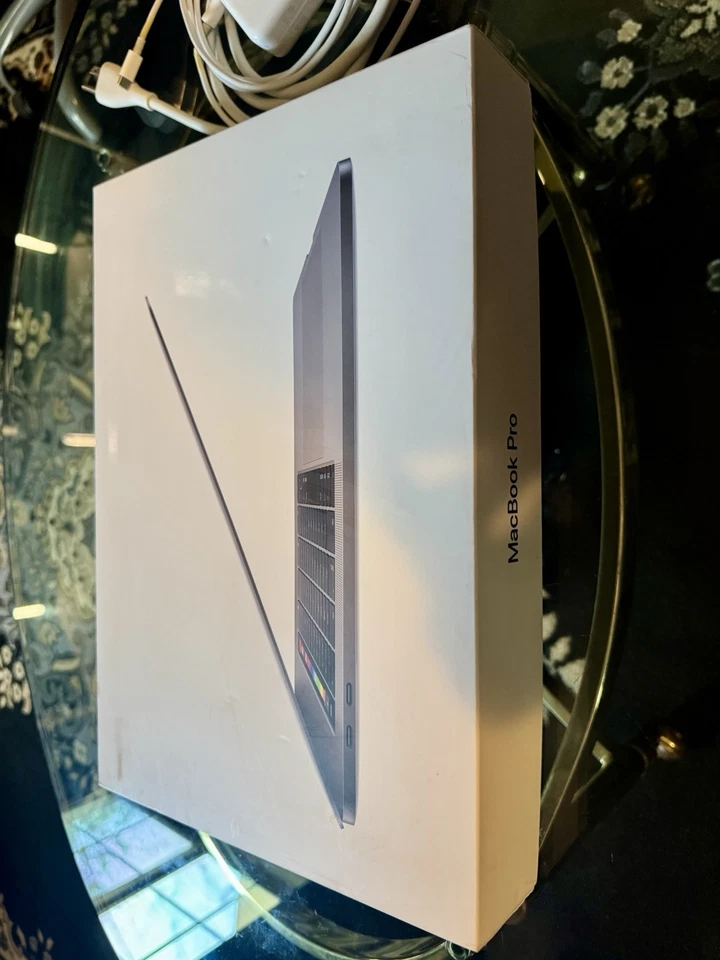 Apple MacBook Pro 15-inch 2019 8-Core I9 2.4GHz, 32GB RAM, 2TB SSD - Image 2 of 4