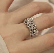 A sophisticated and elegant open ring featuring a starry sky pattern of pearls
