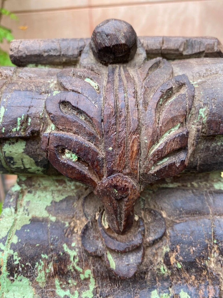 Antiguo soporte de madera tallado a mano con patrón floral marrón con soporte Foto 4 de 4