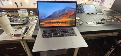 15'' Apple MacBook Pro - 2.9Ghz Turbo i7 16GB 500GB SSD Touch Bar