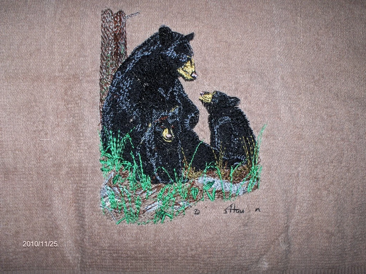 BLACK BEAR FAMILY NEW SET OF 2 HAND TOWELS EMBROIDERED BY LAURA