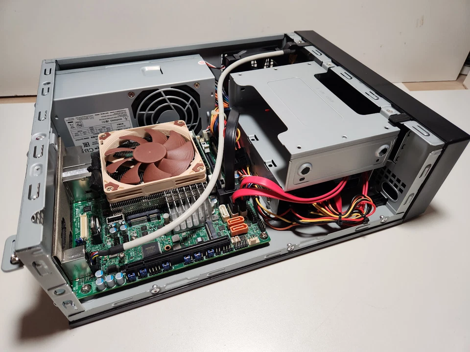 X11SSV-LVDS mini server 4GB DDR4 250GB Samsung SSD 4TB HDD i5-6500 - Image 2 of 4