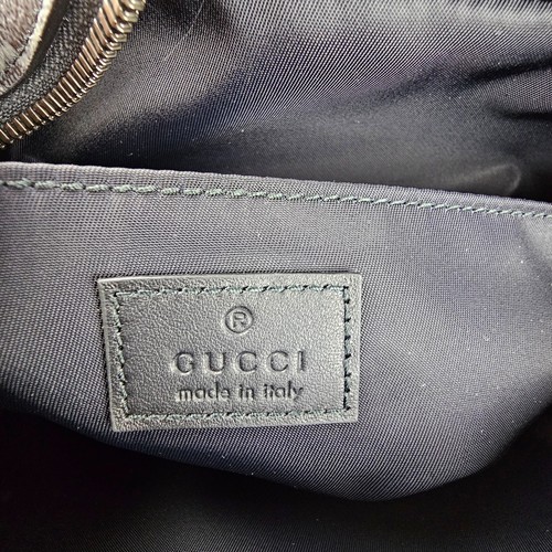 GUCCI GG Emblem Small Black Fabric Toiletry Case New & Authentic - Picture 12 of 16