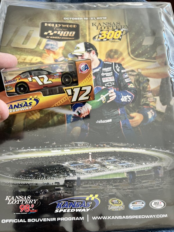NASCAR Kansas Speedway 2012 Hollywood casino 400 with 1:64 scale car