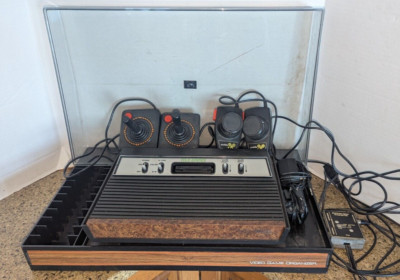 Vtg Atari 2600 Video Game Console W/ Controllers Power Cable Not Tested in case