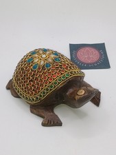 Zauberschildkröte, klein Eukalyptusholz mit Steinen L:11 cm Schildkröte