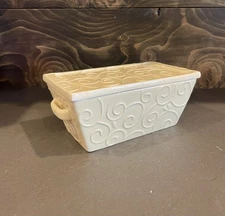 Real Home High Fire Earthenware Baking Dish Embossed Loaf Pan with Lid