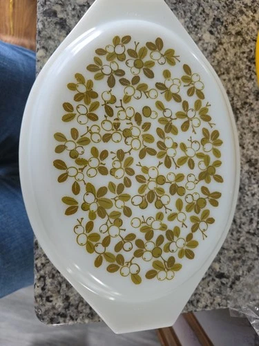 Vintage Pyrex 1-1/2 Quart  Divided Casserole Dish with Lid