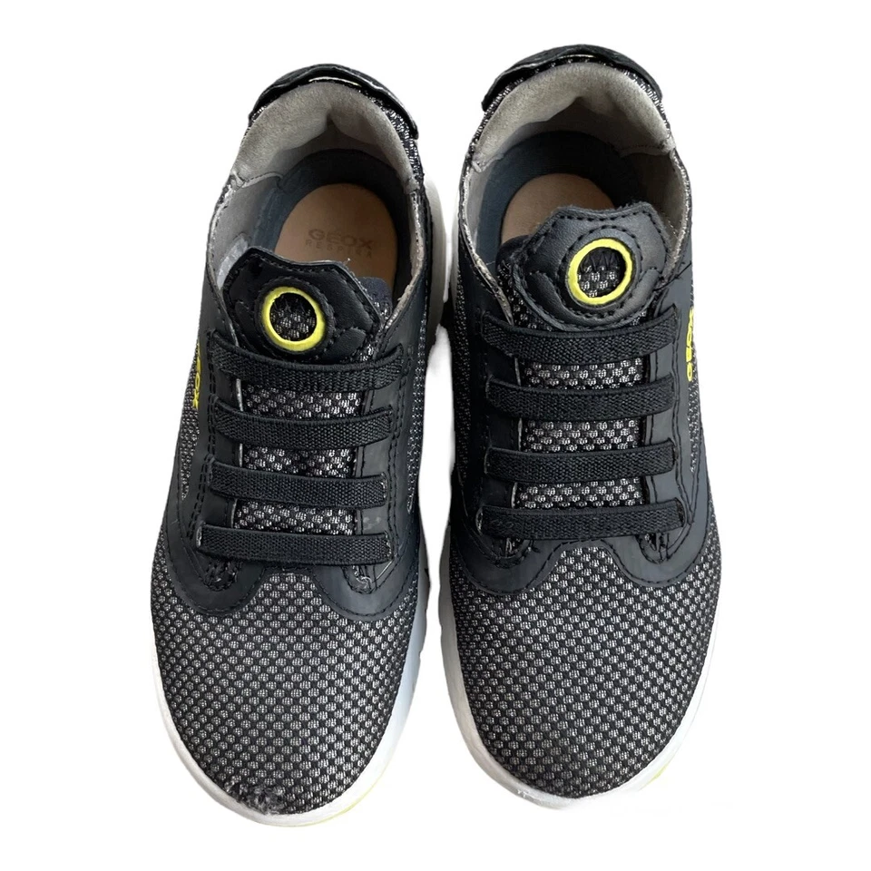 Tênis Geox Boys preto/verde limão sola respirável palmilha de couro tamanho 31 em excelente estado usado - Imagem 2 de 4