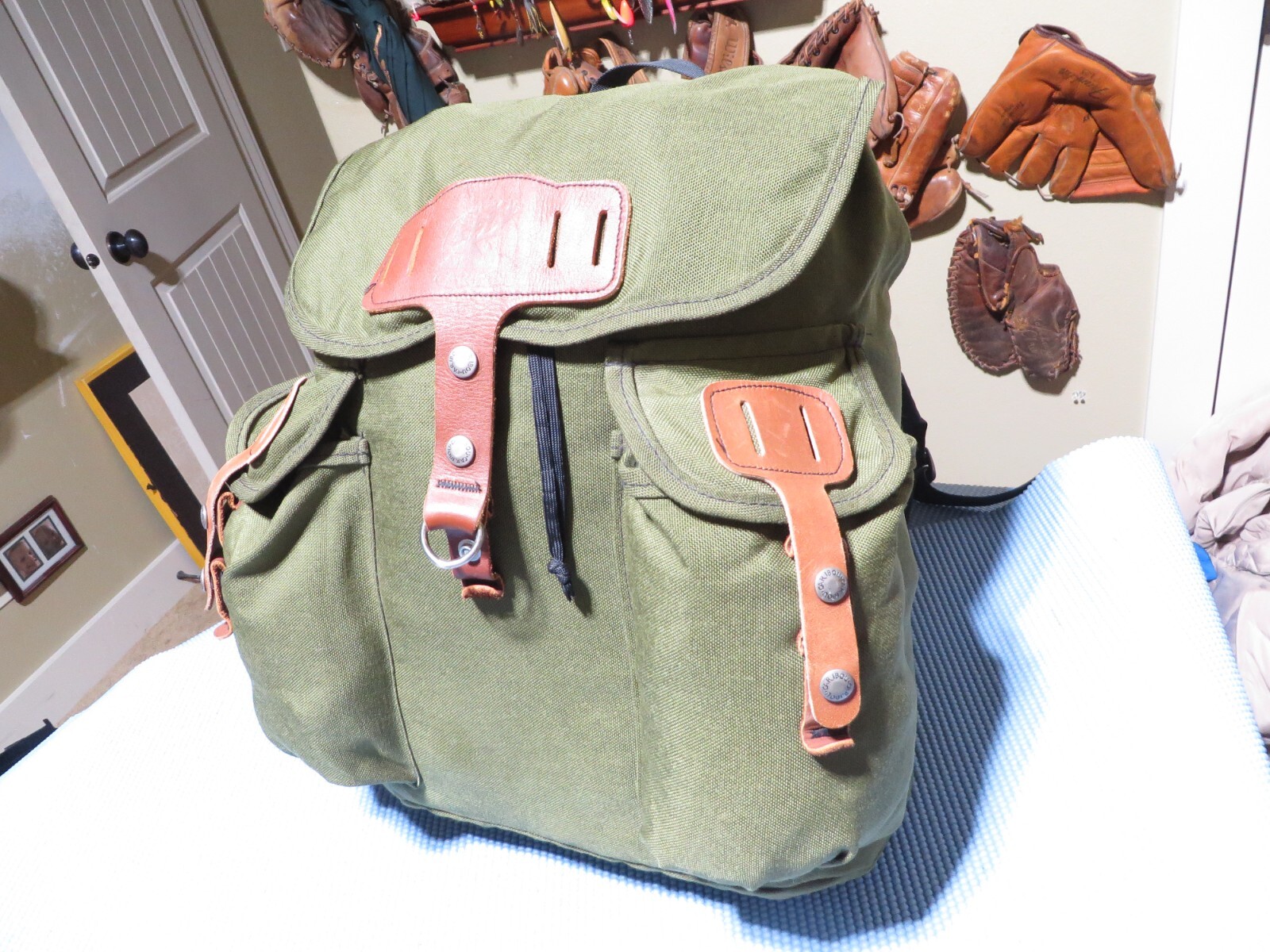 excellent Vtg Caribou Khaki Leather Trim Backpack Made in the USA