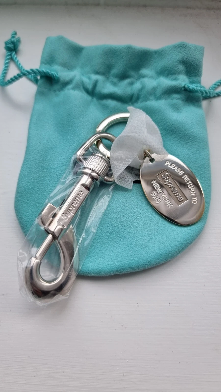 Porte clés étiquette ovale Supreme x Tiffany & Co. Return to Tiffany argent (FW21)