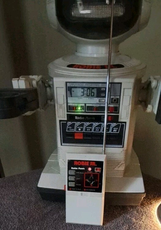 Vintage Robie Sr Radio Shack Robot w/ Charger,Remote And Manual