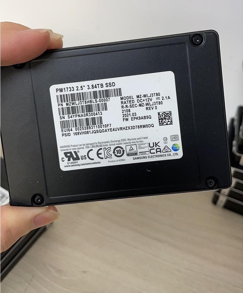 Samsung PM1733 3.84TB SSD U.2 2.5
