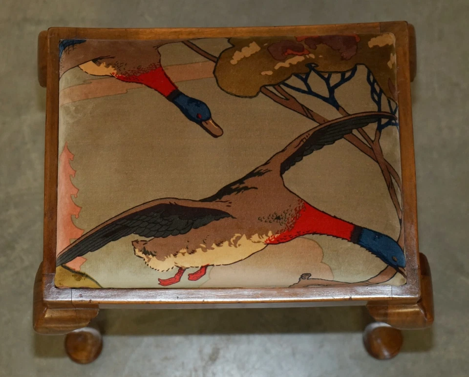 CIRCA 1930'S ENGLISH WALNUT MULBERRY FLYING DUCKS VELVET DRESSING TABLE STOOL - Image 4 of 4