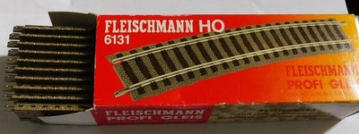 FLEISCHMANN 6131 BOX 10 GEBOGENES GLEIS SPUR HO