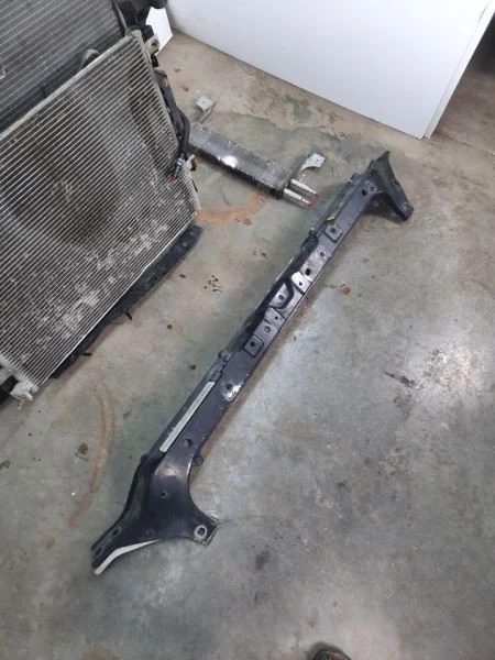 2008-2010 Ford F250 Super Duty Radiator Core Support OEM Foto 3 de 4